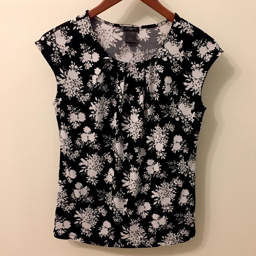 Ann Taylor black & white blouse, petite small, EUC